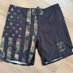 Born primitive Camo Woodland Patriot Flag Board training Short. Sz 36 9” inseam
